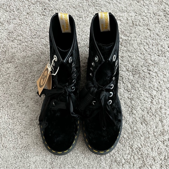 Dr. Martens Airwair Vegan 1460 Black Crushed Velvet Boots Womens 6 - Picture 8 of 12